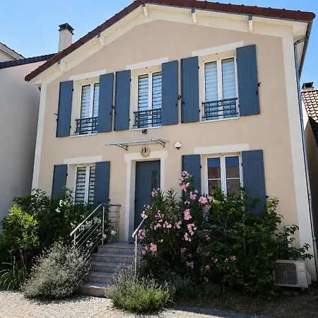 Les Lanternes De La Marne Parking Prive Ferienhaus Noisy-le-Grand